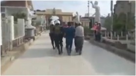 VIDEO INCREDIBIL // O femeie declarată moartă a început să bată în sicriu, în timpul slujbei de înmormântare